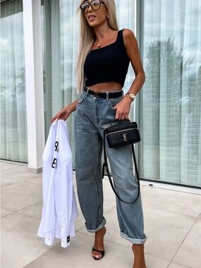 Stylish High-Waist Relaxed Women’s Jeans in Washed Gray